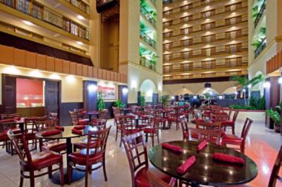 Crowne Plaza Suites Houston / Sugar Land - Southwest Grill Restaurant