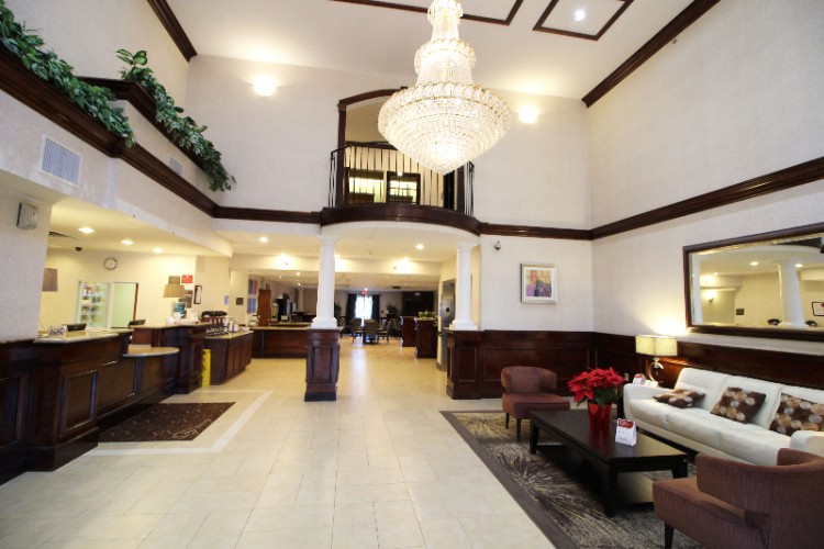 Holiday Inn Express: Hotel & Suites - 