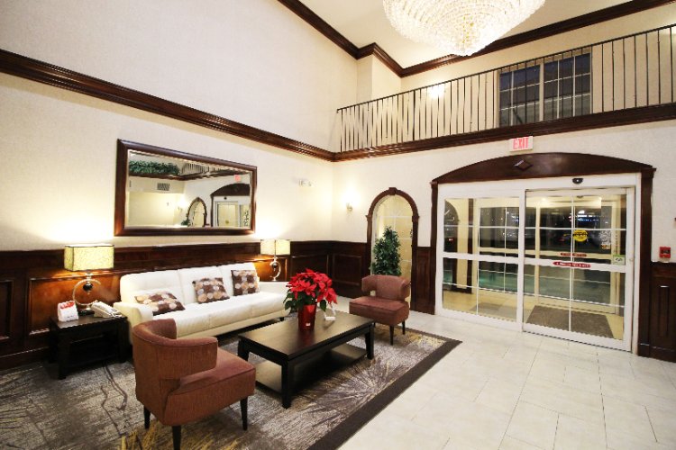 Holiday Inn Express: Hotel & Suites - 
