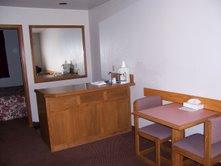Oak Hill Inn & Suites - 