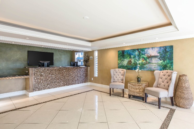 Anaheim Quality Inn & Suites - Bistro Area