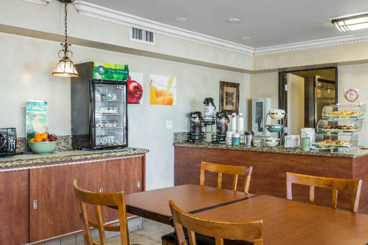 Anaheim Quality Inn & Suites - Pool