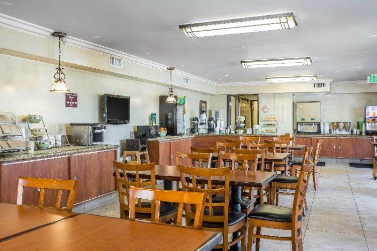 Anaheim Quality Inn & Suites - Bistro Area