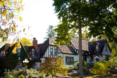 Hillbrook Inn - Storybook Setting