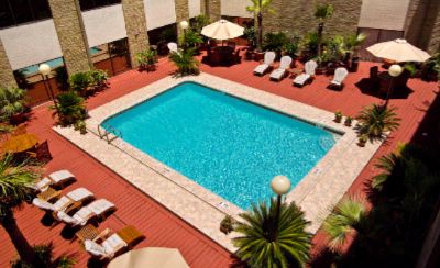 Riverwalk Plaza Hotel & Suites - Pool - Courtyard Setting