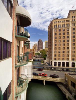 Riverwalk Plaza Hotel & Suites - Balcony Riverwiew