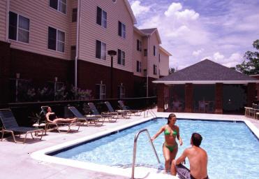 Homewood Suites by Hilton - Outdoor Pool Area With Gas Grills