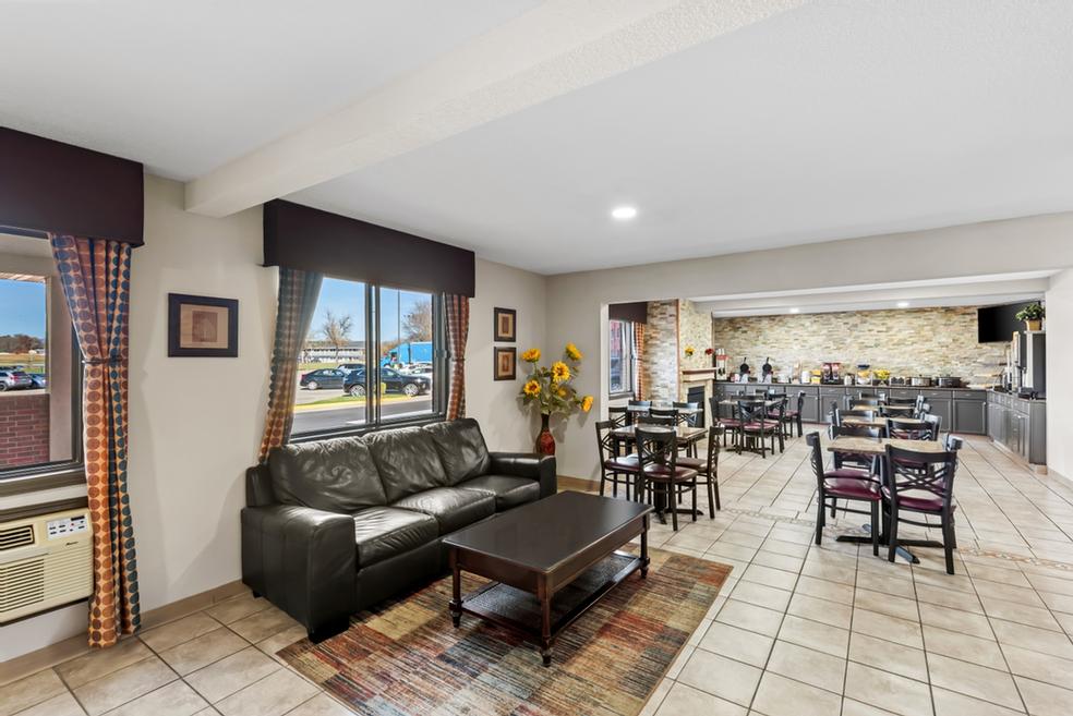 Heartland Inn Des Moines Airport - Indoor Pool