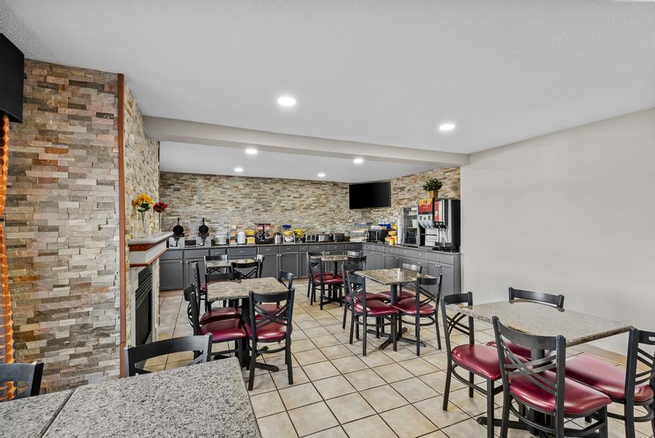 Heartland Inn Des Moines Airport - Airport Shuttle