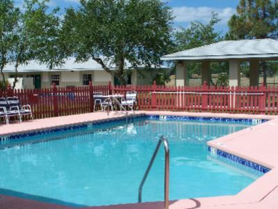 Rodeway Inn & Suites - Heated Pool