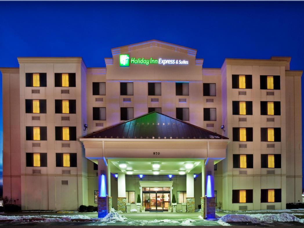 Holiday Inn Express Hotel & Suites - 
