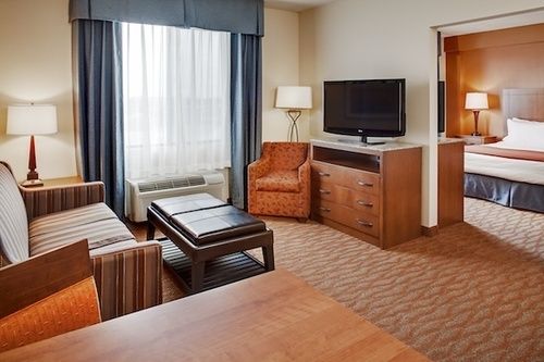 Holiday Inn Express Hotel & Suites - 