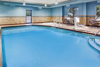Holiday Inn Express Hotel & Suites - 