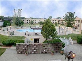 Outdoor Courtyard/large Outdoor Pool