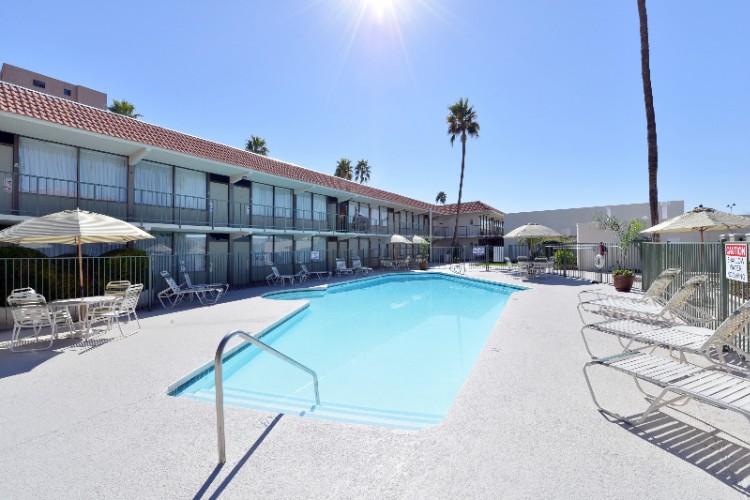 Best Western Mezona Inn - 