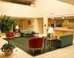 La Quinta Inn Cypress Creek - Lobby Area