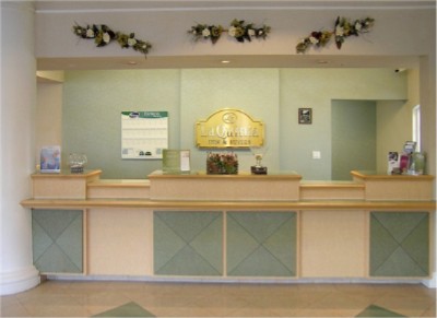 La Quinta Inn & Suites West - 