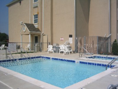 Microtel Inn & Suites Claremore - Pool Area