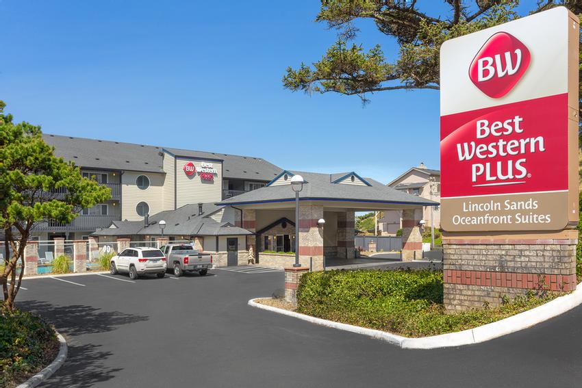 Best Western Lincoln Sands Suites - Main Entrance