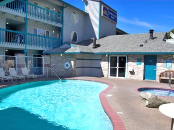 Best Western Lincoln Sands Suites - Pool Open Year Round