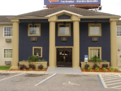 Travelodge Inn & Suites