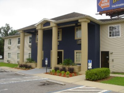 Travelodge Inn & Suites