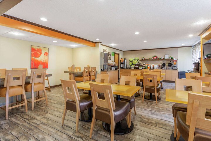 La Quinta Inn - 