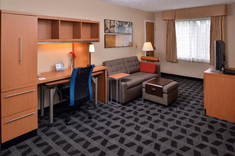 Towneplace Suites by Marriott - Home Office / Living Area