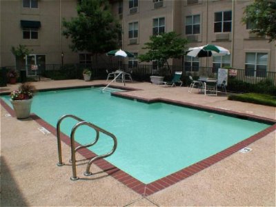 Candlewood Suites Dallas Market Center - Pool Area