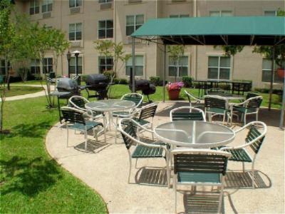 Candlewood Suites Dallas Market Center - Courtyard
