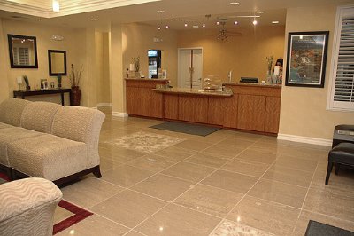 Hawthorn Suites - Front Desk