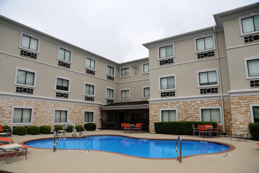 Holiday Inn Express Hotel & Suites - 
