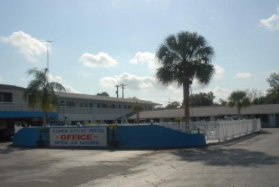 Ranch House Inn & Suites - 