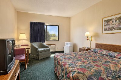 Days Inn of Mankato - Standard Queen Bed Room