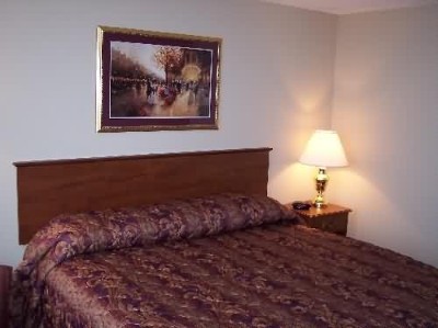 Nichols Inn & Suites - 