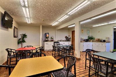 Econo Lodge - Breakfast Area