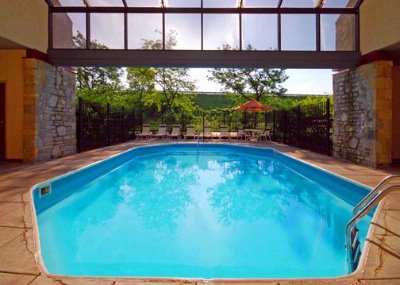 Econo Lodge - Outdoor Pool