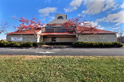 Econo Lodge - Side View