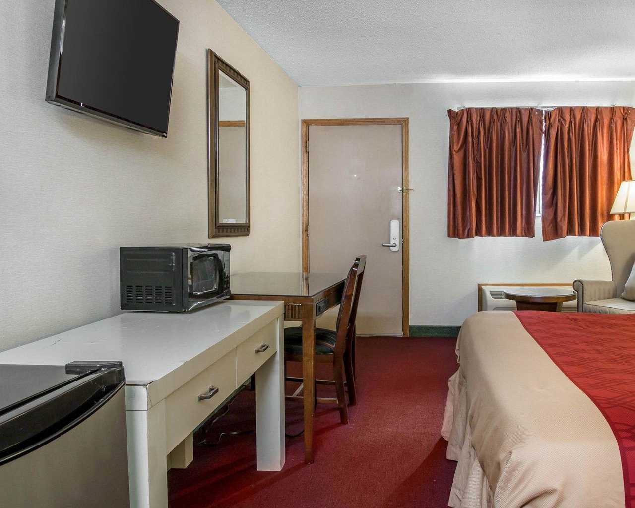 Econo Lodge - Single Bed Rooms