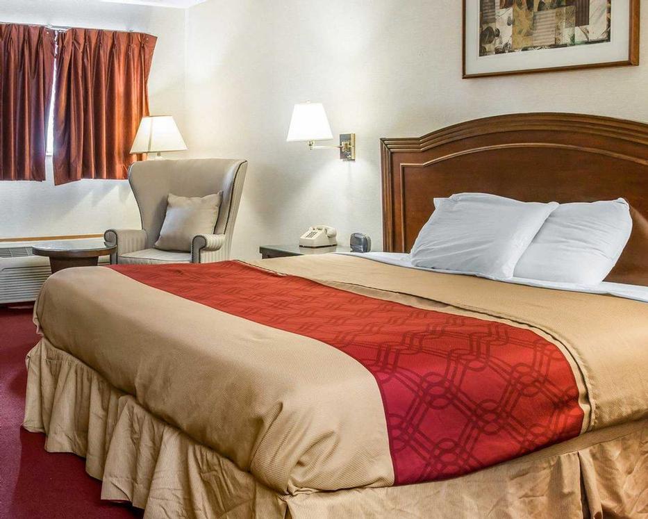 Econo Lodge - Jacuzzi Suite