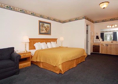 Quality Inn - King Suite With Sitting Area