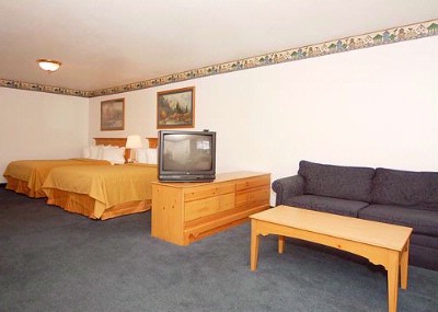 Quality Inn - Family Suite With Sitting Area