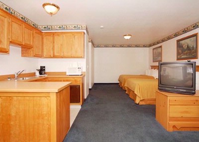 Quality Inn - Family Suite With Kitchen Area