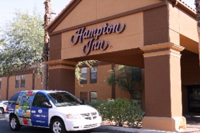 Hampton Inn Scottsdale at Shea - Exterior With Van