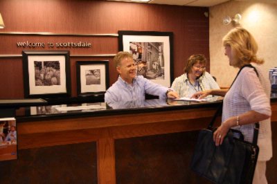 Hampton Inn Scottsdale at Shea - Front Desk