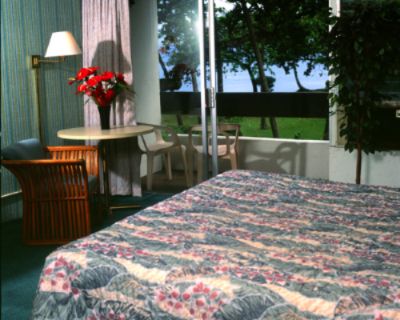 Uncle Billy's Hilo Bay Hotel - 