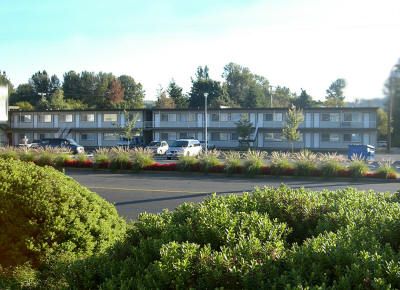 Comox Valley Inn & Suites - 