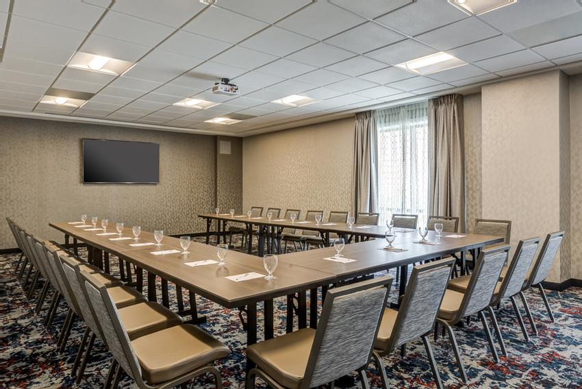 Hilton Garden Inn - 