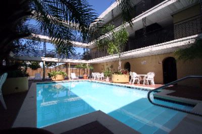 Super 8 Orleans - Courtyard Pool