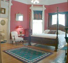 Red Rose Rm w/large poster bed.